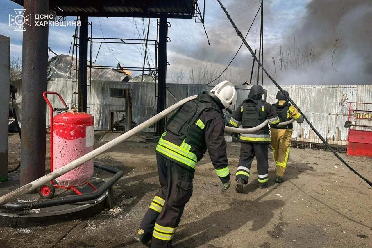 Вогняний удар по Золочеву: на Харківщині через атаку дрона спалахнула нафтобаза