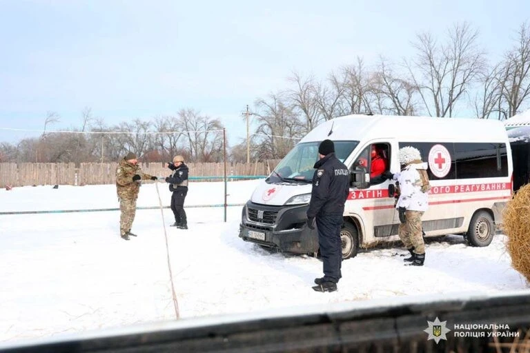 Порятунок під прицілом ворожих дронів: коней зі Старосалтівської громади перевозять до Харкова