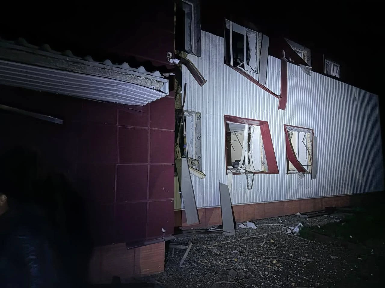 Наслідки ворожого удару по Харківському медуніверситету: зруйновані аудиторії та потрощені вікна