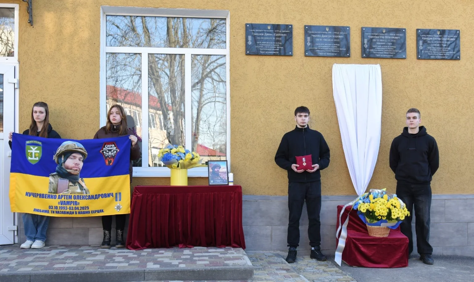 Стіни ліцею №93 у Харкові тепер бережуть пам’ять про Артема Кучерявенка