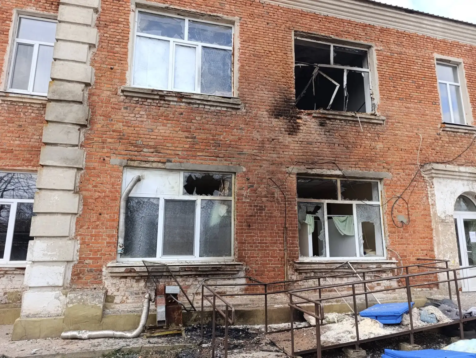 Чи релокують понівечену обстрілами лікарню у Шевченковому