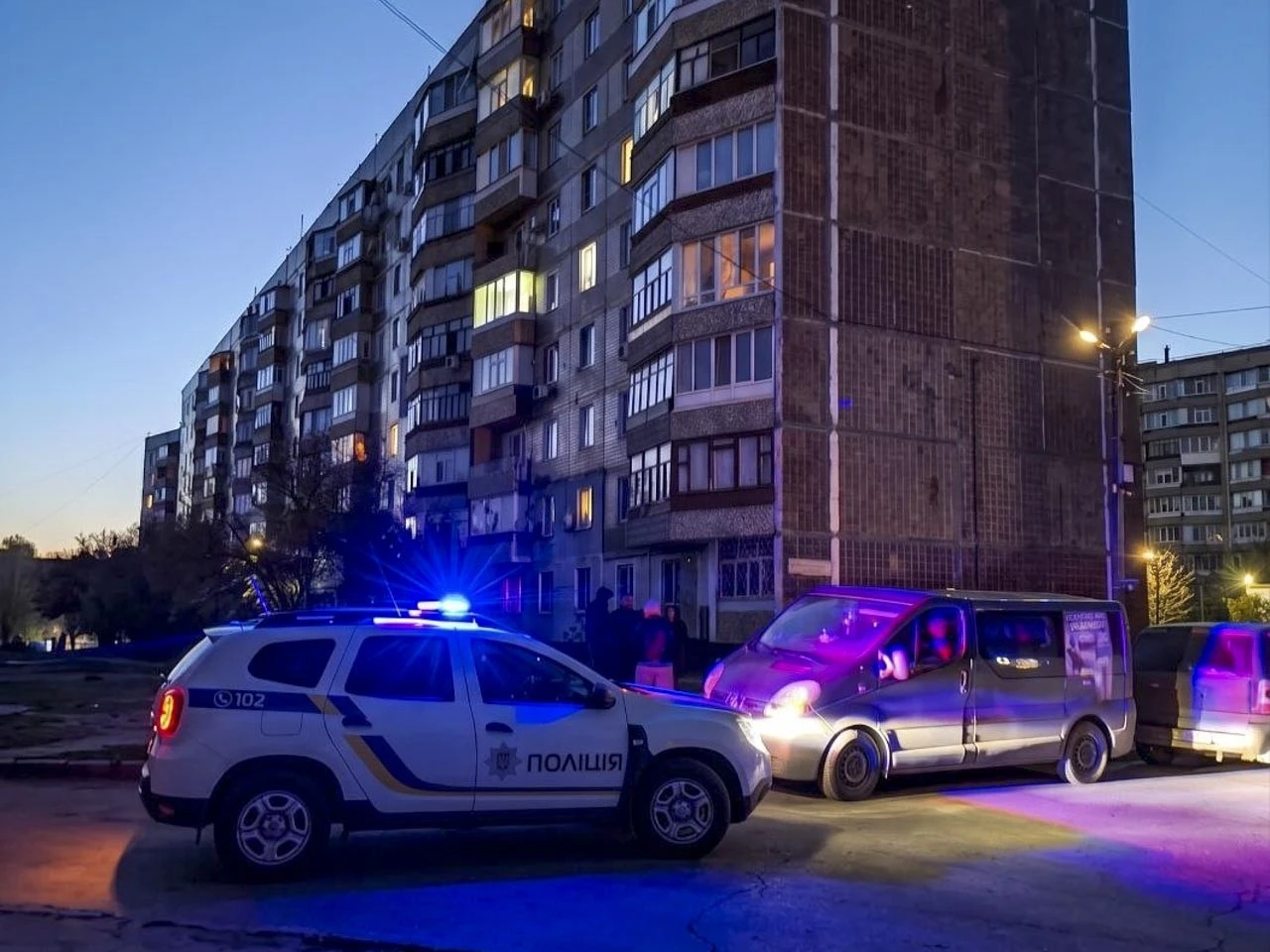 Удар по житловому будинку в Лозовій – є постраждала та проблеми з рухом