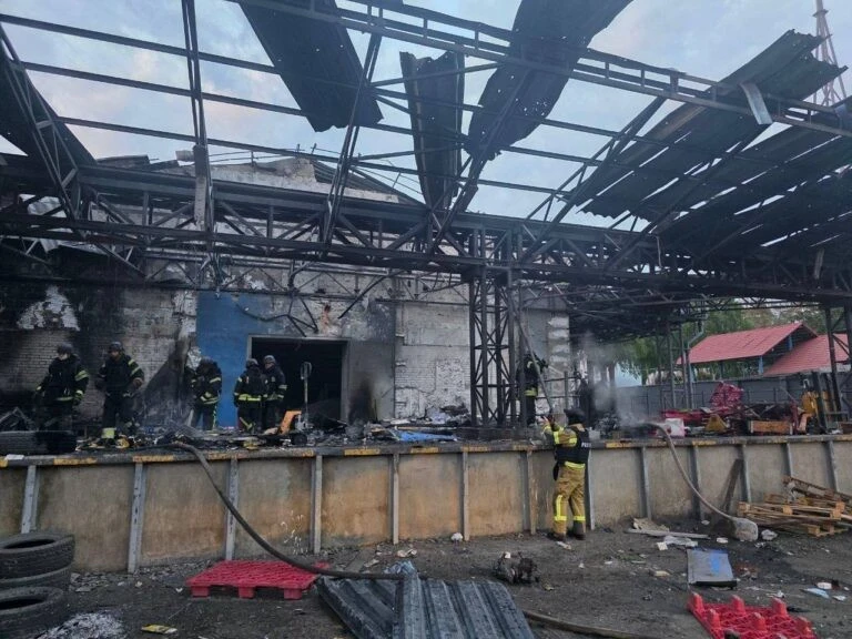 Нова пошта змінила маршрути після трьох ударів дронів по харківському депо